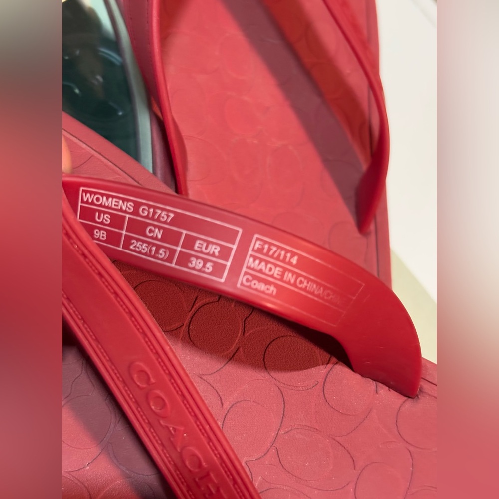 Coach Rubber Flip Flops Slides In Raspberry Size 9 - Picture 6 of 12